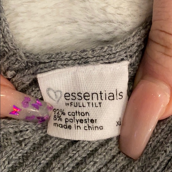 Grey , V neck, Croptop - Picture 2 of 3